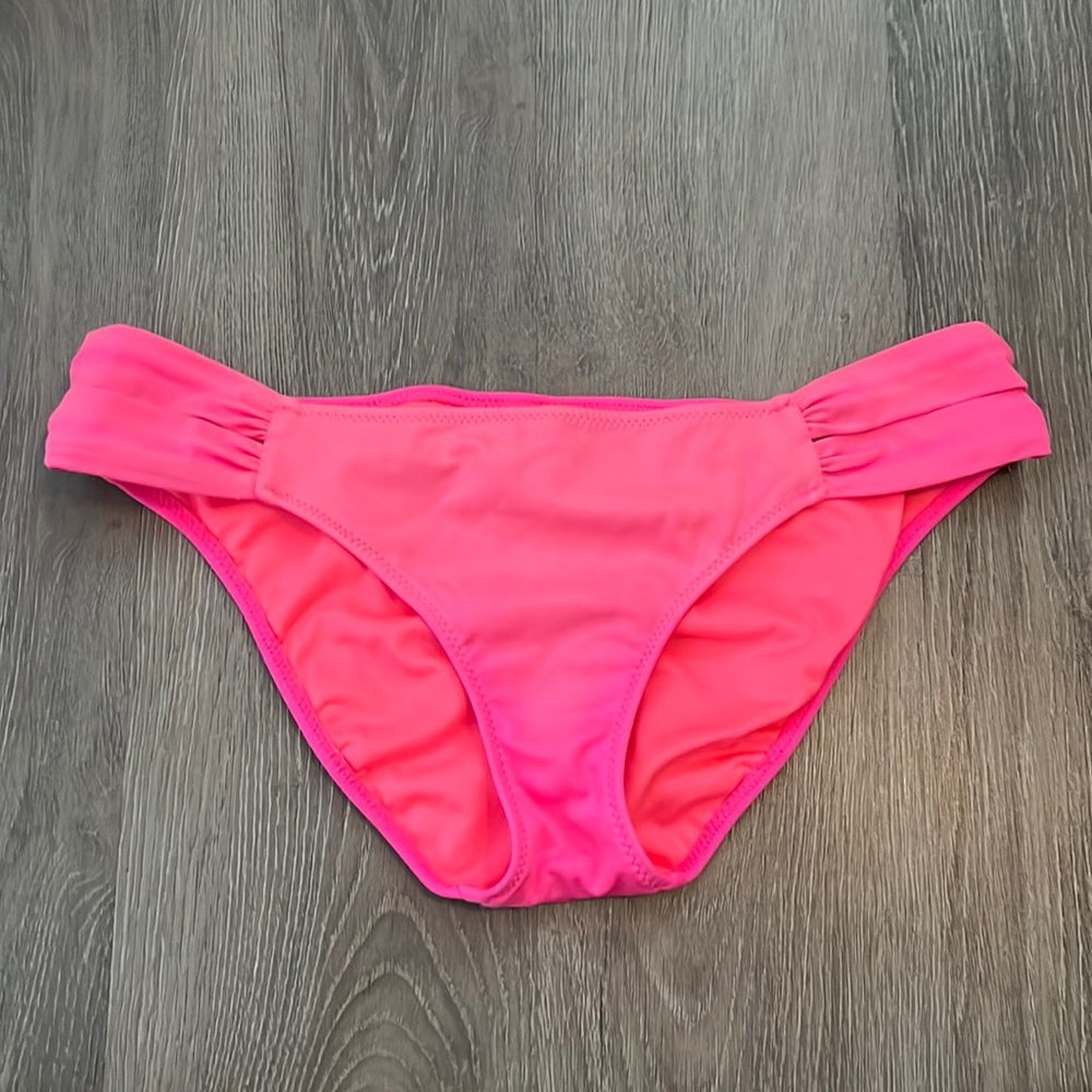 Victoria’s Secret bikini bottom 💖. Size s/p
